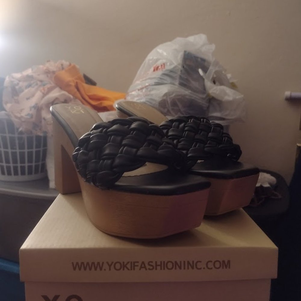 New Sandals - Size 10.  Just Cleaning out My Closet.